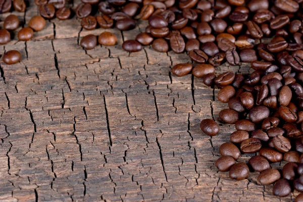 Чёрные кофейные зёрна — стоковое фото