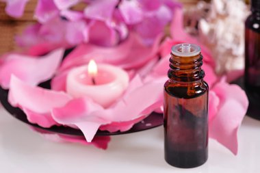 Aromatik yağlar ile kompozisyon 