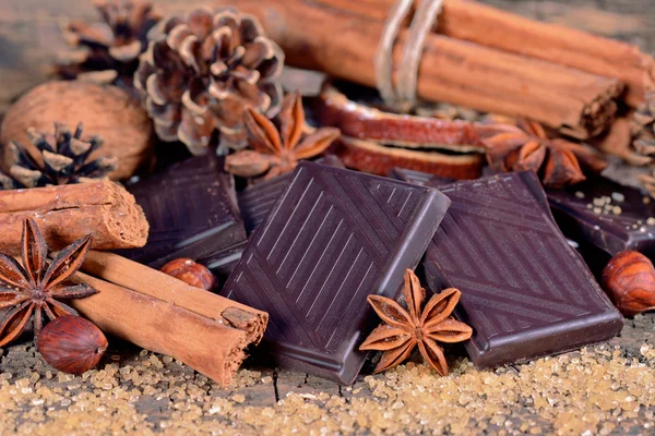 Kawałki ciemnej czekolady — Zdjęcie stockowe