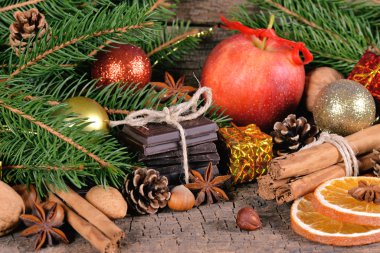 Noel davranır, tatlı ve dekorasyon 