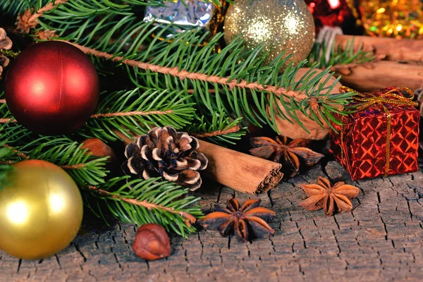 Kerstmis behandelt, en decoraties — Stockfoto