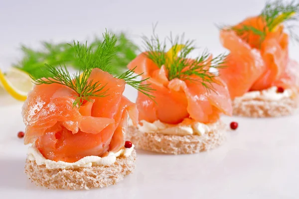 Sandwich with smoked salmon — Stock Photo, Image