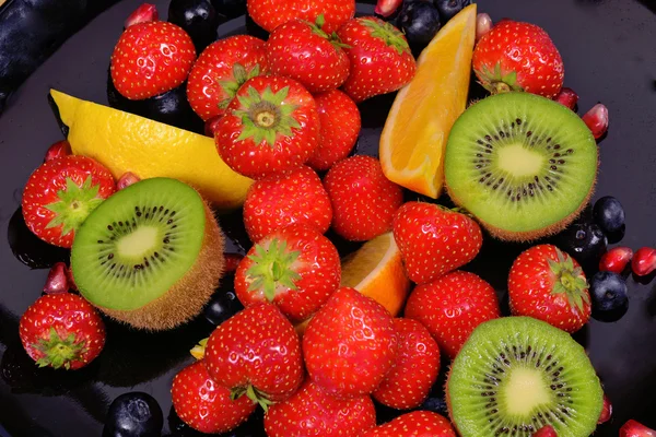 Frische Früchte und Beeren — Stockfoto