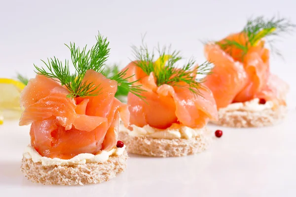 Sandwich with smoked salmon — Stock Photo, Image