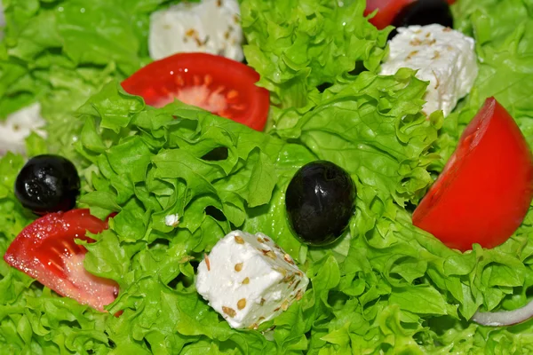 Salad with tomatoes and olives with feta cheese — Stock Photo, Image