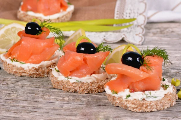 Sandwich with smoked salmon — Stock Photo, Image