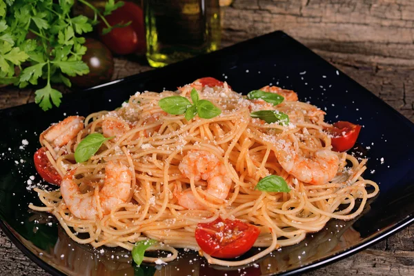 Pasta with shrimps — Stock Photo, Image