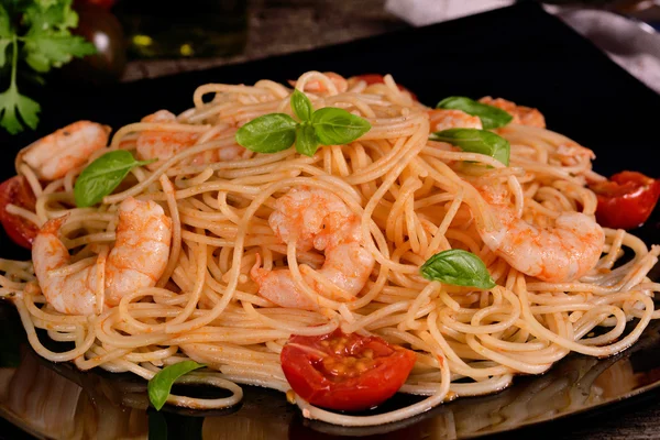 Pasta with shrimps — Stock Photo, Image