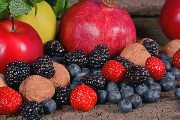Obst und Beeren — Stockfoto