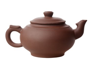 Beyaz arka plan üzerinde kil çaydanlık