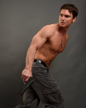 Silah ile güçlü savaşçı