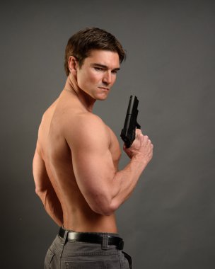 Silah ile güçlü savaşçı