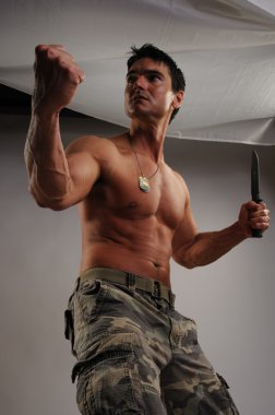 güçlü askeri adam