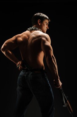 Kaslı çekici erkek