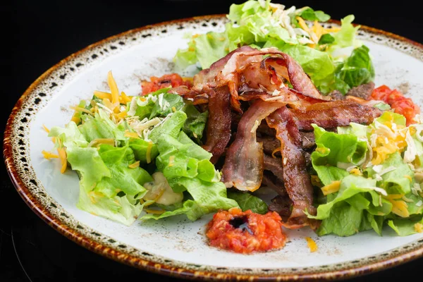 Salad Thin Crispy Grilled Bacon Slices Salad Leaves Pork Cheese — Stock Photo, Image