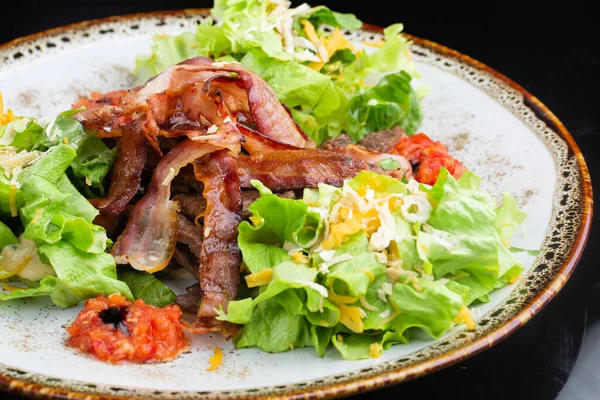 Salad Thin Crispy Grilled Bacon Slices Salad Leaves Pork Cheese — Stock Photo, Image