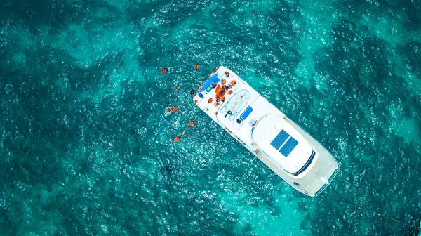 Туристическая Поездка Лодка Парк Океане Позволить Людям Наслаждаться Плаванием Чистом — стоковое фото