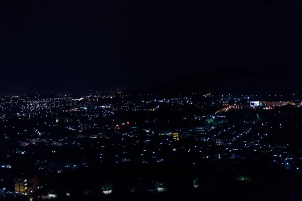 プーケットの山の頂上からの街の風景 — ストック写真