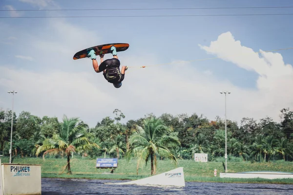 Phuket Thaïlande Janvier 2018 Homme Fait Flip Trick Jouant Wake — Photo