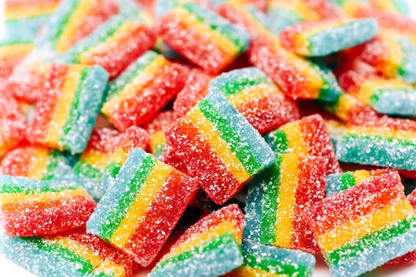 Arco iris jugosos caramelos gomosos fondo. Dulces de jalea. — Foto de Stock