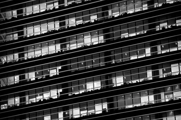 Office windows in the night. Black and white version — Stock Photo, Image