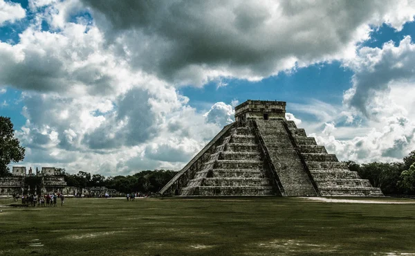 Chichen Itza Piramidi Meksika. Sanatsal tedavi