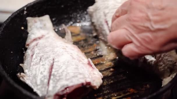 Fried Crispy Crucian Carps Oil Preparing Fish Frying Pan Close — Stock Video