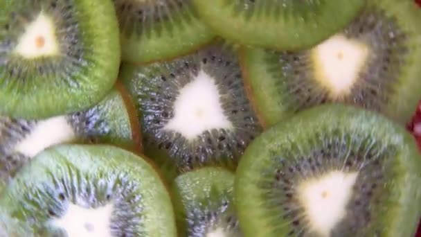 Kiwi-Scheiben. Im Kreis angeordnet. Eine Abstraktion. — Stockvideo