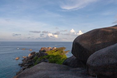 Kayalıklardan deniz manzarası, Similanlar, Tayland