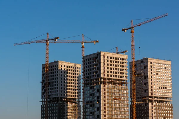 Blick Auf Eine Baustelle Mit Drei Neuen Wohnblöcken — Stockfoto