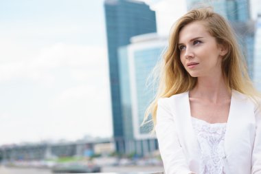 Açık bir iş kadın portresi kapatın