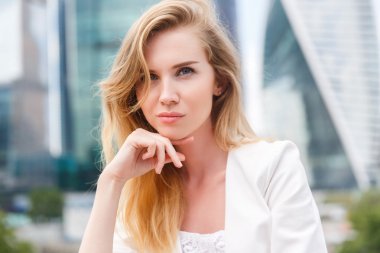 genç iş kadını portresi