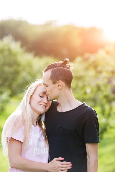 Paar van jonge mensen — Stockfoto