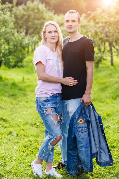 Paar van jonge mensen — Stockfoto