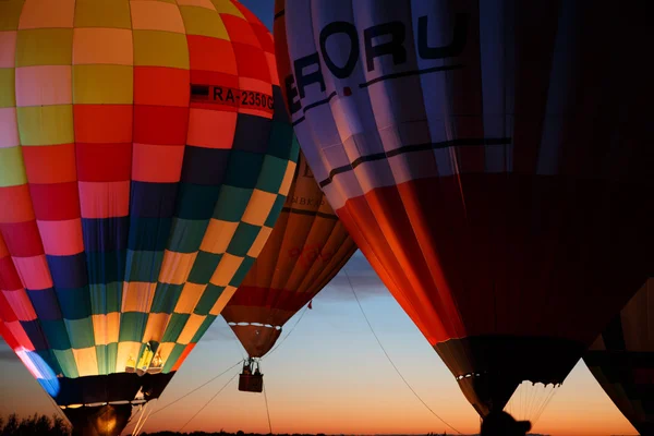 Hot air balloons festival in Pereslavl-Zalessky, Yaroslavl Oblast. Night flying in 16 july 2016. — Stock Photo, Image