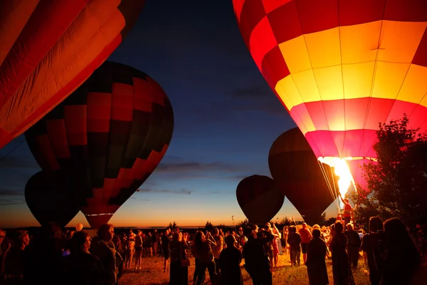 Hot air balloons festival in Pereslavl-Zalessky, Yaroslavl Oblast. Night flying in 16 july 2016. — Stock Photo, Image
