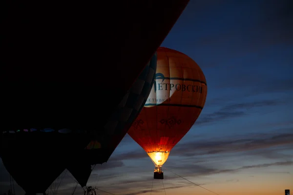 Hot air balloons festival in Pereslavl-Zalessky, Yaroslavl Oblast. Night flying in 16 july 2016. — Stock Photo, Image