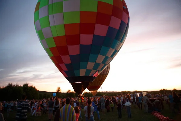 Heißluftballonfestival in Pereslawl-Salesski, Oblast Jaroslawl. Nachtflug im 16. Juli 2016. — Stockfoto