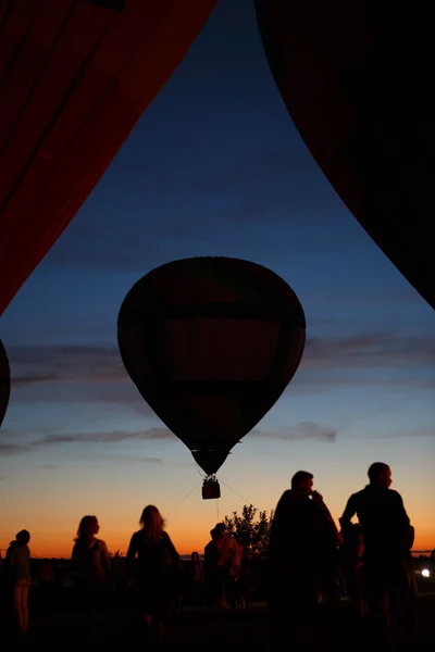 Heißluftballonfestival in Pereslawl-Salesski, Oblast Jaroslawl. Nachtflug im 16. Juli 2016. — Stockfoto