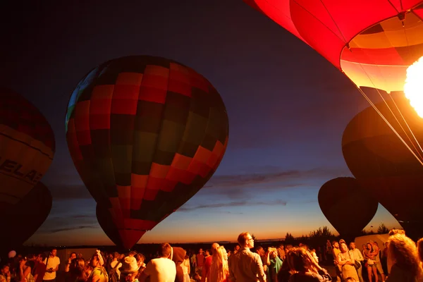 Hot air balloons festival in Pereslavl-Zalessky, Yaroslavl Oblast. Night flying in 16 july 2016. — Stock Photo, Image