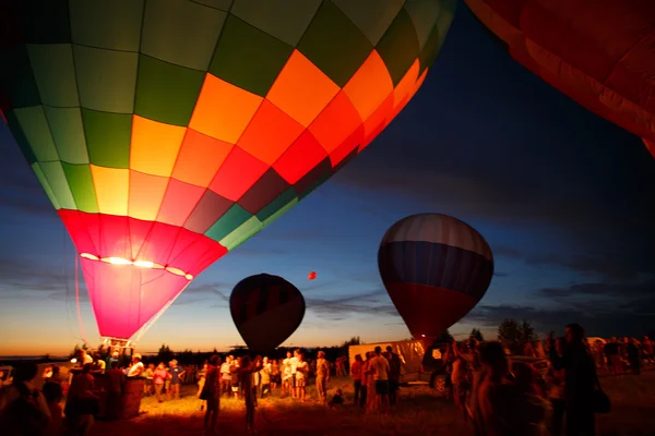 Hot air balloons festival in Pereslavl-Zalessky, Yaroslavl Oblast. Night flying in 16 july 2016. — Stock Photo, Image