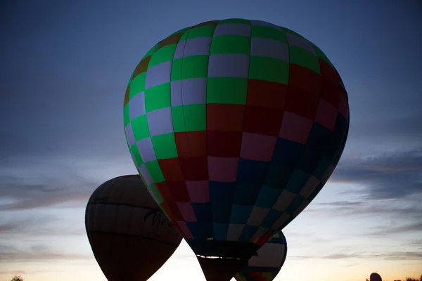 Hete lucht ballonnen festival in Pereslavl-Zalesski, Oblast Jaroslavl. Nachtvluchten in 16 juli 2016. — Stockfoto