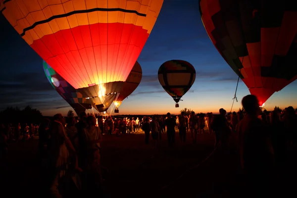 Hot air balloons festival in Pereslavl-Zalessky, Yaroslavl Oblast. Night flying in 16 july 2016. — Stock Photo, Image