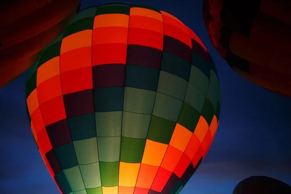 Festival de montgolfières à Pereslavl-Zalessky, Oblast de Yaroslavl. Vol de nuit du 16 juillet 2016 . — Photo