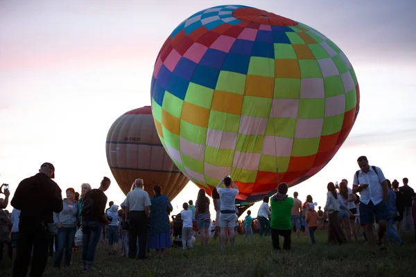 Heißluftballonfestival in Pereslawl-Salesski, Oblast Jaroslawl. Nachtflug im 16. Juli 2016. — Stockfoto