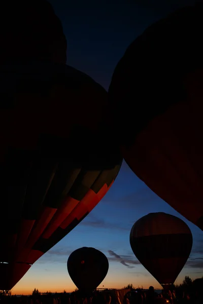 Festival de montgolfières à Pereslavl-Zalessky, Oblast de Yaroslavl. Vol de nuit du 16 juillet 2016 . — Photo