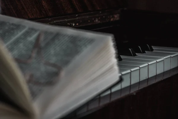 Old Book Lying Piano Book Keys — Stock Photo, Image