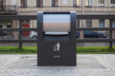 Geri Dönüşüm Malzemeleri Koleksiyonu için çöp kutusu