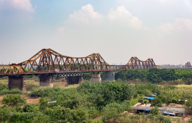 Uzun Bien köprü mimari, Fransızlar tarafından Hong nehri geçerken, şehir merkezinde, Ha Noi, Vietnam