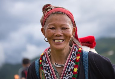 Sapa. Vietnam, 11 Şubat 2016 gülümseme Dao etnik kadın, yayla Sapa, Vietnam